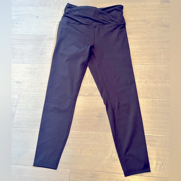 Zobha flattering and comfortable crossover waistband leggings - Picture 1 of 4